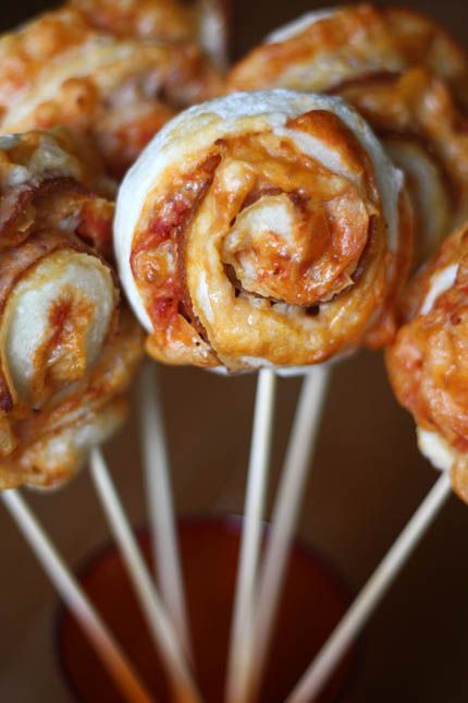 Mouth Watering Monday: 20 Holiday Appetizer Ideas | chef in training Pizza On A Stick, Fresh Fruit Recipes, God Mat, Snacks Für Party, On A Stick, Finger Food Appetizers, Holiday Appetizers, Party Food Appetizers, A Stick