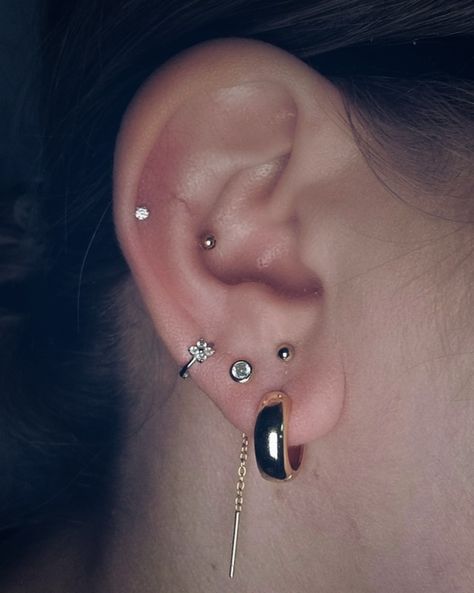 Triple Lobe, Triple Lobe Piercing, Jewelry Combinations, Pretty Ear Piercings, Gold And Silver Jewelry, Lobe Piercing, Jewelry Inspo, Conch, Helix