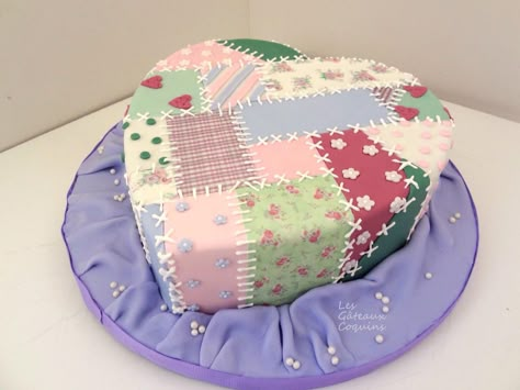 Patchwork Cakes Ideas, Quilt Themed Cake, Quilted Birthday Cake, Quilt Cakes Birthday, Quilting Cake Ideas, Quilt Cake Ideas Buttercream, Quilt Birthday Cake, Quilt Cake Ideas, Sewing Cake Ideas