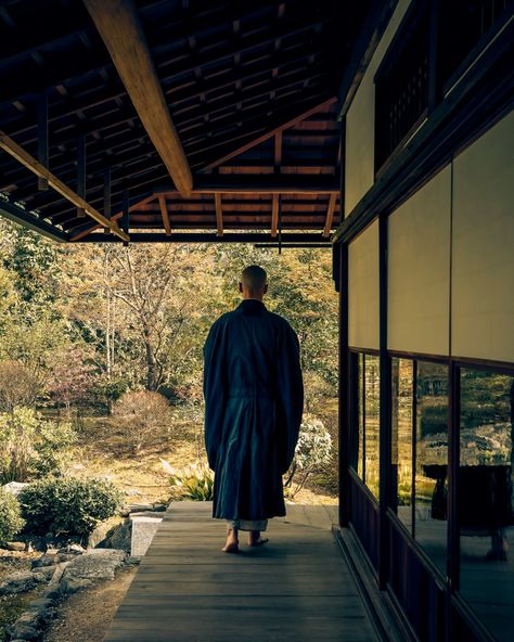 A short walk from its home within a secluded forest, Aman Kyoto invites guests to visit Kinkaku-ji, a remarkable Zen Buddhist temple looking out across its immaculate Japanese garden. Within this tranquil space, local monks teach the principle of Zen meditation, deepening an awareness of the mind and connection to the present moment. Stripping back internal noise creates a simplicity in the texture of everyday, allowing for a greater sense of appreciation for life’s gifts. Aman Kyoto, Traditional Japanese Architecture, Japan Gifts, Japanese Temple, Trainspotting, Zen Meditation, Buddhist Monk, Present Moment, Buddhist Temple