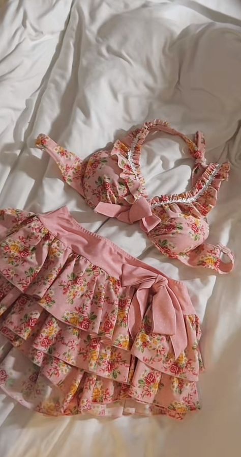 Dollcore Outfits, Shoujo Girl, Fashion Top Outfits, Black Femininity, Cute Bathing Suits, Dress Aesthetic, Cute Swimsuits, Really Cute Outfits, Swimwear Outfit