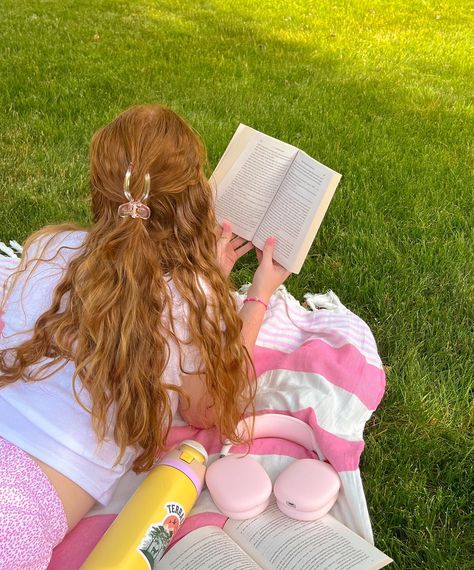 happiness is reading outside in the sun ☀️ -> where’s your go to reading spot?? happy tuesday you cutie little bookworms! during the summer i LOVE to read outside!! it is quite unfortunate that my current apartment doesn’t have a patio or deck space so i either have to venture out to find somewhere or sit outside and be gawked at by my neighbors which… no thank you, so alas i am forced to read inside most of the time ☹️ THANKFULLY me and my bf are currently in the process of signing a leas... Reading In Summer Aesthetic, Reading Outdoors Aesthetic, My Reading Vibes, Paz Core, Happy Vibes Aesthetic, Quite Girl, Summer Visionboard, Summer Reading Aesthetic, Reading In The Sun