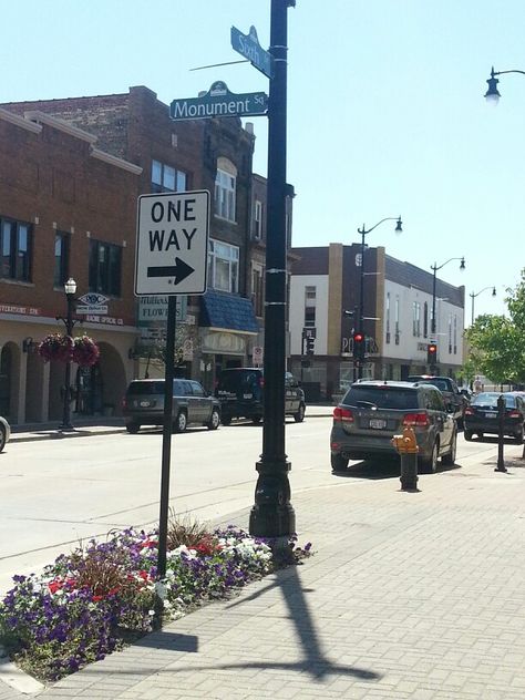 Sixth & monument square. Downtown Racine, Wisconsin . Old porters of Racine… Manitowoc Wisconsin, Racine Wisconsin, Aesthetic Pics, Places Ive Been, Wisconsin, Aesthetic Pictures, Monument, Street View, Square