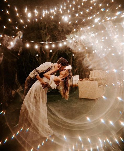 Boho Bride And Groom, First Dance Wedding Songs, Night Wedding Photos, Intimate Backyard Wedding, Unique Wedding Photos, Wedding Kiss, Night Wedding, Bride Photo, Magical Wedding