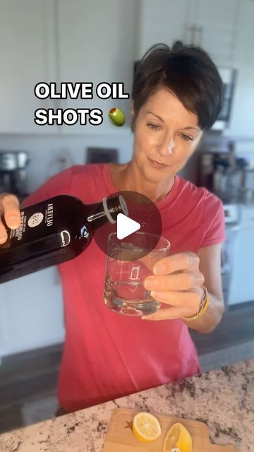 Lara Cottle 💫 on Instagram: "BESIDES IT TASTING LIKE MAGIC ⬇️

@olivedaofficial I56 Arbequina Olive Oil is a blessing 🙌🏼 Like nothing else honestly! Inspired by ripe apples, green olives, wild meadow herbs and sweet almonds. 💯 percent olive oil from our mountain grown protected olive groves. Did you know they use NO fertilizer, pesticides or toxic chemicals?! Cold pressed from ONE single source 🎉 For me, it is the love that goes into it and the passion ❤️

🫒 Olive oil shots helps with colon health, manages blood sugar, keeps your gall bladder healthy, reduces inflammation and much more. Once you try it you cannot go back to anything else. 

Be sure to tap follow so you can keep getting g educated and remember to DM me always with your questions 🌿🌟

#arbequinaoliveoil #oliveoilshot Olive Oil Shots, Health Benefits Of Drinking Olive Oil, Health Benefits Of Olives, Health Benefits Of Olive Oil, Benefits Of Olive Leaf Extract, Drinking Olive Oil, Ozonated Olive Oil, Olive Oil Benefits, Colon Health