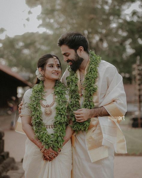 Gopika Anil, Jaimala Designs, Hindu Wedding Photos, Saree Kerala, Marriage Poses, Christian Bride, Wedding Outfits For Groom, Kerala Wedding Photography, Kerala Bride