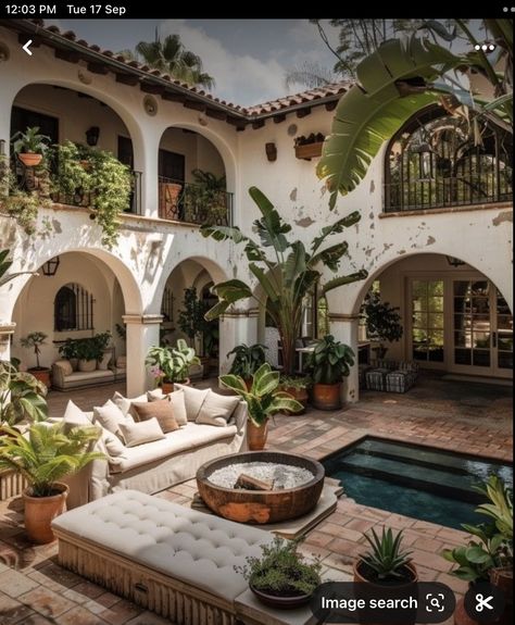 Spanish Style Homes Landscaping, Spanish Style Home Courtyard, Riad Inspired House, Spanish Courtyard Garden, Spanish Mansion Interiors, Spanish Style Townhouse, Spain Villa Spanish Style, Spanish Architecture House, Medetterian House