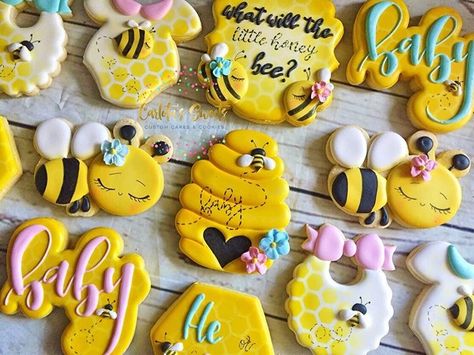 He or She... What will this little honey bee?? 💗💙🐝💙💗 . . “Baby” buzzing lettering inspired by the amazing @6bscreations #beecookies… Honey Bee Baby Shower, Bee Cookies, Bee Cakes, Instagram Mom, Bee Baby Shower Theme, Mommy To Bee, Bumble Bee Baby Shower, Themed Cookies