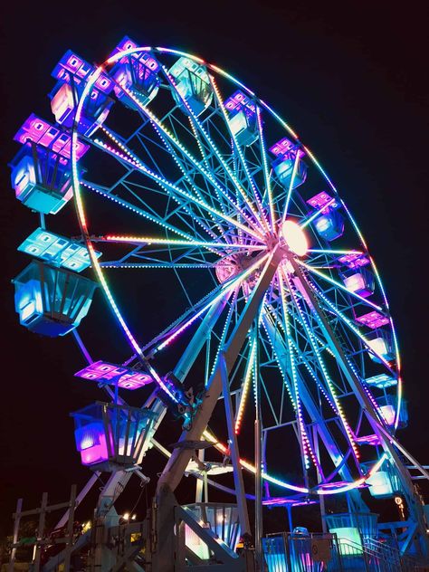 Beautiful Bokeh ferris wheel | Ferris Wheel - Fun Spot America Atlanta Biang Lala, Parc D'attraction, Fun Fair, Neon Aesthetic, World's Fair, Night Aesthetic, Bright Lights, Purple Aesthetic, Amusement Park