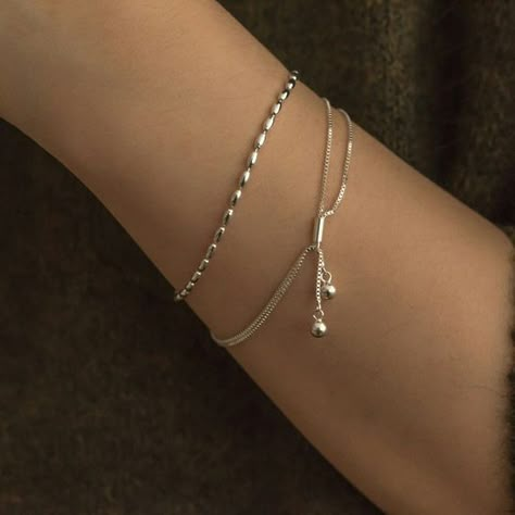 Hands Accessories Aesthetic, Minimalist Jewelry Silver Necklace, Silver Simple Bracelet, Bracelet Simple Silver, Korean Silver Jewelry, Bracelet Jewelry Silver, Silver Jewelry Rings Simple, Silver Aesthetic Bracelets, Simple Silver Jewelry Necklaces