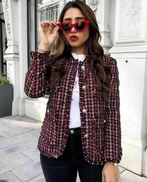 Red Tweed Jacket Outfit, Blazer Tweed Outfit, Striped Jacket Outfit, Tweed Outfit Women, Tweed Blazer Outfit, Tweed Outfits, Red Tweed Jacket, Girl Boss Outfit, Tweed Jacket Outfit