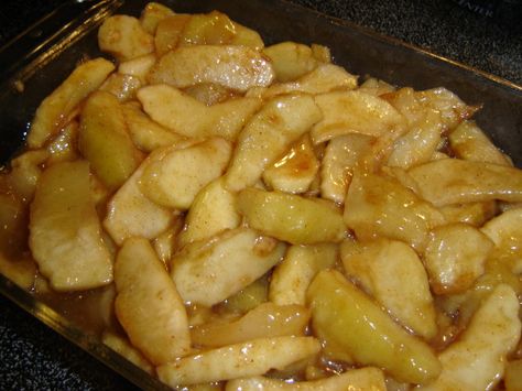 Delicious cooked apples with just the right amount of sweet and tart. This is a favorite recipe that is very easy to make (especially if you have an apple peeler). Scalloped Apples Recipe, Scalloped Apples, Heirloom Crafts, Microwave Apples, Apple Recipes Easy, Apple Peeler, Pasta Side Dishes, Apple Pie Filling, Fried Apples