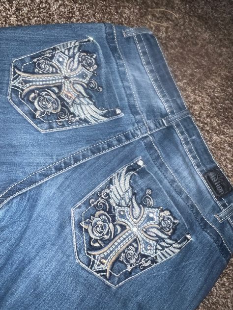 Y2k Jeans With Gems, Angel Jeans Y2k, Jeans With Bedazzled Pockets, Flare Jeans With Pocket Design, Cross Jeans Y2k, Y2k Jeans Back Pocket, Bejeweled Jeans Y2k, Y2k Jeans Aesthetic, Rhinestone Pocket Jeans