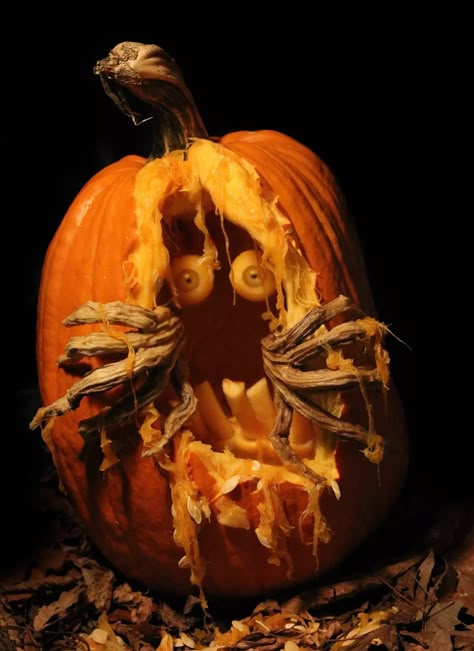 Pumpkin Sculpting, Unique Pumpkin Carving Ideas, Scary Halloween Pumpkins, Pumkin Carving, Halloween Pumpkin Carving Stencils, Pumpkin Carving Contest, Creepy Pumpkin, Amazing Pumpkin Carving, Creative Pumpkin Carving