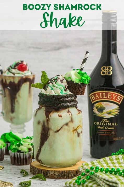 A twist on the fast-food staple, this Shamrock Shake Recipe is for adults only; a Boozy Shamrock Shake made with Bailey’s Irish Creme and Creme de Menthe. Boozy Shamrock Shake, Shamrock Shake Recipe, Shamrock Shake, Best Cocktail Recipes, Frozen Cocktails, Party Food And Drinks, Trending Recipes, Shake Recipes, Frozen Drinks