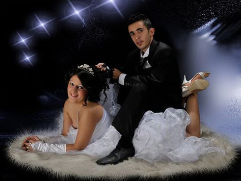 Funny Couple Photos, Funny Couple Poses, Funny Prom, Awkward Wedding Photos, Funny Couple Pictures, Funny Wedding Pictures, Awkward Photos, Prom Couples, Awkward Family Photos