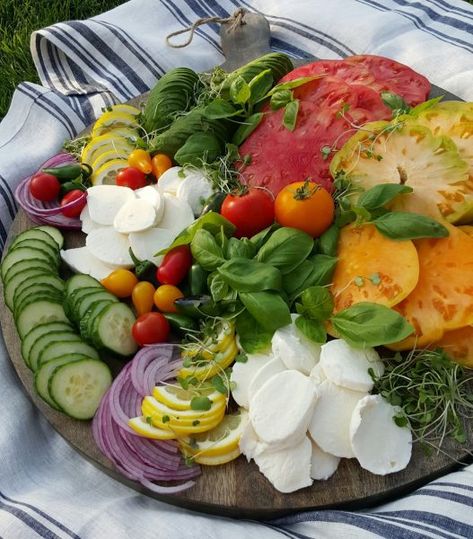 Salad Grazing Board, Outside Food, Vegetable Platter, Sitting Outside, Clean Food Crush, Food Crush, Charcuterie Recipes, Clean Food, Heirloom Tomatoes