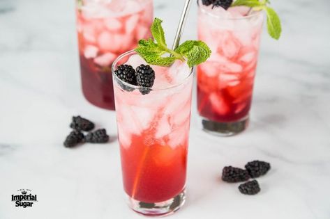 Blackberry Lime Punch | Imperial Sugar Berry Lemonade Recipe, Hawaiian Punch Recipes, Summer Rum Cocktails, Blackberry Mojito, Healthy Cocktail Recipes, Berry Lemonade, Gluten Free Drinks, Summertime Cocktail, Rum Punch Recipes