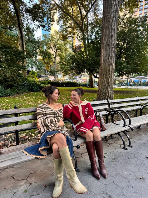 best friends in the park, central park photo, fall fashion, nyc outfit ideas, fall outfit inspo, friend pics candid, bench hangout, new york city influencer New York Valentines Day, Fall Fashion Nyc, Nyc Outfit Ideas, Central Park Fall, Fall City, Outfit Ideas Fall, Friend Pics, Nyc Park, Pics Inspo