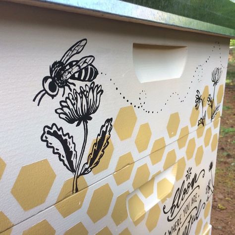 Hive Painting Ideas, Painted Bee Hives Ideas, Painted Beehives Ideas, Beehive Painted, Bee Hive Painting Ideas, Beehive Painting Ideas, Painting Bee Hives, Flow Hive Painting Ideas, Flow Hive Paint