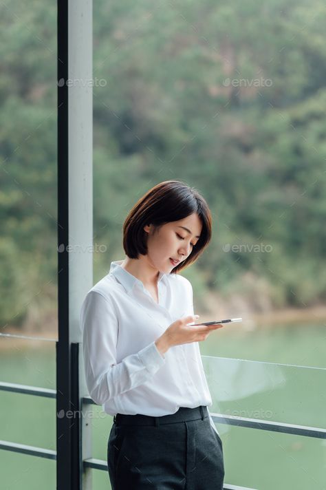 Static Poses, Tech Photography, Comic Inspiration, Office Window, Japanese People, Fashion Photography Inspiration, Business Women, Photography Inspiration, Graphic Art