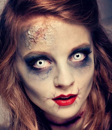 Love this makeup, subtle but scary Halloween Zombie Makeup, Zombie Mermaid, Zombie Make Up, Maquillage Halloween Simple, Zombie Halloween Makeup, Makeup Zombie, Creepy Makeup, Horror Make-up, Best Zombie