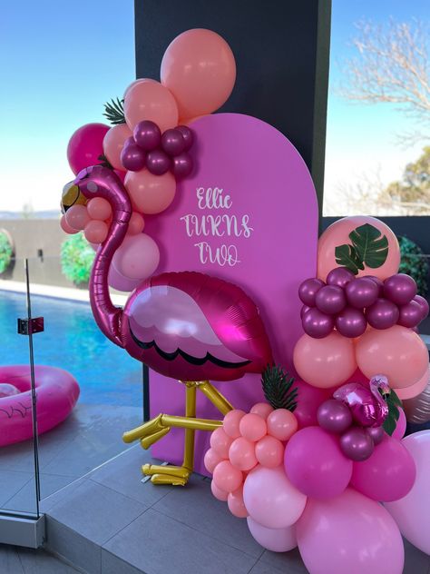 Balloon Decor Flamingo Balloon Arch, Wall Greenery, Pink Birthday Decorations, Flamingo Balloons, Party Ballons, Pink Purple Wedding, White Arch, Arch Wall, Events Decor