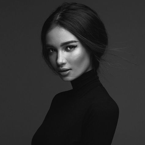 Kelsey Merritt, Headshots Women, Studio Portrait Photography, Studio Photography Poses, Shotting Photo, Photographie Portrait Inspiration, Portrait Photography Women, Self Portrait Photography, Foto Tips