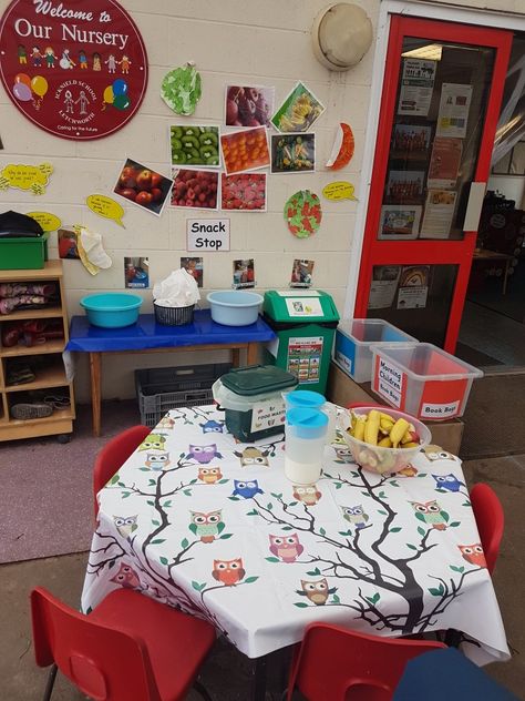 Preschool Eating Area, Snack Area Eyfs, Healthy Eating Display Eyfs, Cafe Role Play Area Eyfs, Fruit And Veg Shop Role Play Eyfs, Snack Area, Room Work, Early Years Classroom, Snack Table