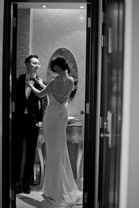 Indoor Prewedding Shoot Ideas, Wedding Hotel Room Photoshoot, Prewedding Library, Hotel Room Wedding Photos, Hotel Room Photoshoot Ideas Couple, Pre Wedding Indoor, Hotel Room Wedding, Wedding Hotel Room, Dinner Photoshoot