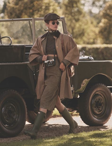 Dominika Drozdowska ELLE Spain Rafa Gallar Crown Editorial | Fashion Gone Rogue Archaeologist Aesthetic, Colonial Aesthetic, Spain November, Camping Outfit, Polo Bar, Safari Outfit, Safari Outfits, Women's Equestrian, Elle Spain