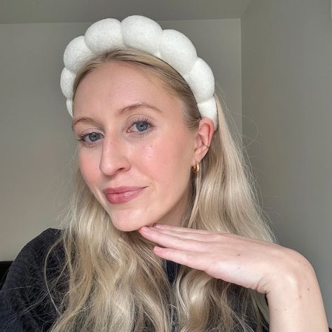 THE.VIRAL.HEADBAND. you can now get the viral skincare headband at yuiskin.com 📲 Feel and look like an influencer with this beige hairband 🫧 #healthyskin #viralheadband #skincareheadband #makeupheadband #grwm #getreadywithme #skincare #makeup #beauty #beautytools #skincaretools #aesthetic #aestheticskincare #contentcreator #ugccreator #ugccommunity #skincarecommunity #beautycommunity Skincare Headband, Viral Skincare, Skincare Tools, Skincare Makeup, Beauty Tools, Your Skin, Healthy Skin, Influencer, Canning