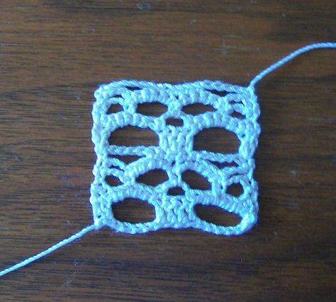 Repeating Skull Stitch Pattern – ❇ Shells Yarnicles ❇ ヅ Crochet Skull Patterns, Crochet Skull, Hippie Crochet, Knit Ideas, Halloween Crochet Patterns, Crochet Work, Knitting Blogs, Skull Pattern, Crochet Goodies