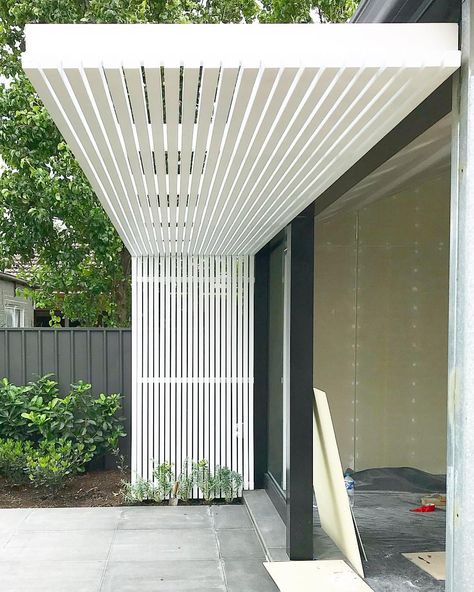 Waterfall shade structure @ Glenelg East looking all class by @davidbaptistegardendesign Pergola Screens, Waterfall Landscaping, Back Of House, Pool Shade, House Front Porch, Outdoor Pavilion, Pool Cabana, Patio Cover, Solar Shades