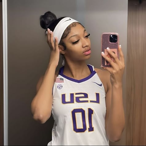 Basketball Tutorial, Lsu Basketball, Basketball Pictures Poses, Lsu College, Woods Outfit, Female Basketball, Cool Basketball Wallpapers, Uconn Womens Basketball, Angel Reese