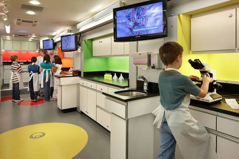 bus-lab School Biology Lab Design, Chemistry Lab Design, Stem Lab Design, Kids Lab, Collaborative Classroom, Science Room, Laboratory Design, College Architecture, 21st Century Classroom