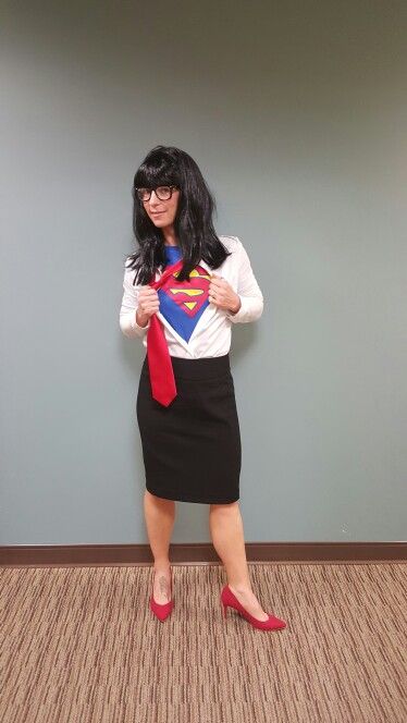 Clark Kent costume - the female version Clark Kent Costume For Women, Female Clark Kent, Clark Kent Costume, Mine Couple, Superman Girl, Halloween Costumes For Work, Super Women, Couple Costumes, Party Costumes