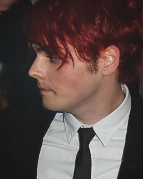 cycle path 🔪’s Instagram post: “He has a cute side profile 🦋 🦋 🦋 🦋 #gerardway #mikeyway #frankiero #raytoro #mychemicalromance #mcr #killjoys #mcrmy #emo #alternative” Cute Side Profile, Mcr Killjoys, Side Profile Reference, Gerard Way, Side Profile, Instagram Post, Instagram