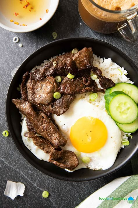 How to Make Tapsilog (Beef Tapa Recipe) Beef Tapa, Rice Dishes Easy, Easy Filipino Recipes, Filipino Breakfast, Garlic Fried Rice, Marinated Beef, Garlic Fries, Steak And Eggs, Skirt Steak