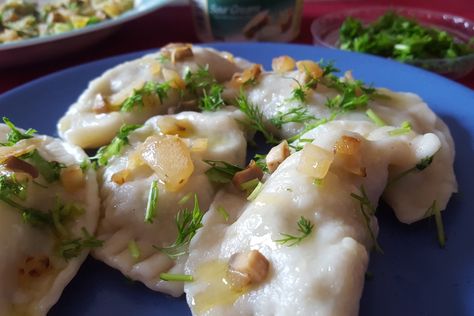 Russian Dumplings, Vegan Apps, Easy Dumplings, Europe Food, Vegan Dumplings, Russian Recipes, Food Culture, Seafood Dishes, Curry Recipes