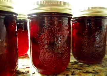 Blueberry Pepper Jelly Recipe - Genius Kitchen Blueberry Pepper Jelly Recipe, Pickled Cranberries, Pepper Jelly Recipe, Jalapeno Pepper Jelly, Preserved Food, Blueberry Jelly, Pepper Jelly Recipes, Jalapeno Jelly, Canning 101