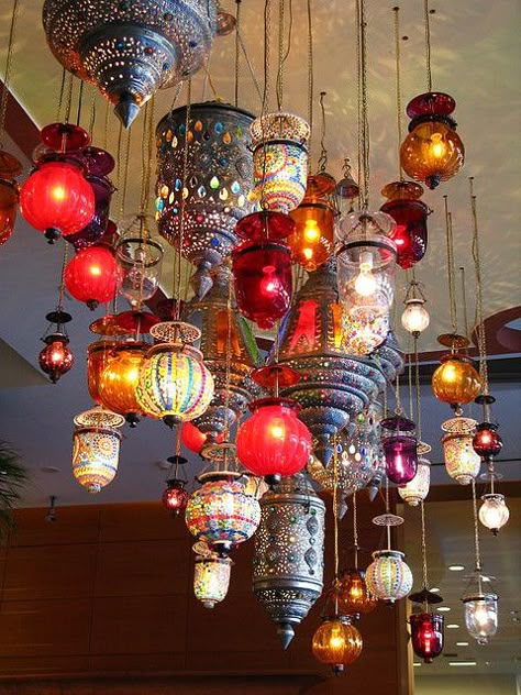 Moroccan lanterns for lounge area and hanging table centerpieces - or make chandelier with a bunch of small ones... Dekorasi Maroko, Bohemian Style Decor, Interior Boho, Boho Styl, زجاج ملون, Moroccan Lanterns, Deco Boheme, Bohemian Interior, Bohol