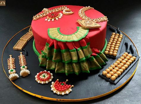 Bharatnatyam Costume And Temple Jewellery Cake Bharatnatyam Saree Costume, Birthday Cake 50th Women, Bharatnatyam Jewellery, Bharatnatyam Costume, Cupcakes For Girls, Jewellery Cake, Dancer Cake, New Cake Design, Cake For Birthday