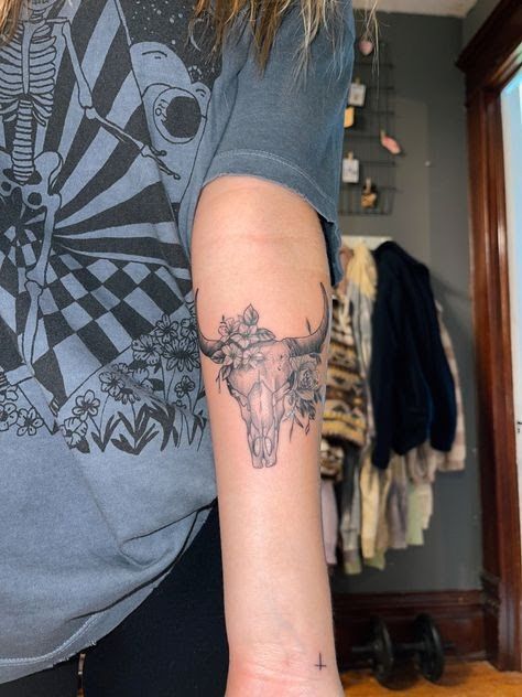 Longhorn Tattoo With Feathers, Longhorn Tattoo Flowers, Bill Skull With Flowers Tattoo, Bull Skull And Flowers Tattoo, Zach Bryan Cow Skull Tattoo, Bullhead Tattoo With Flowers, Small Cow Skull Tattoo For Women, Bull Skull Tattoo With Flowers Sleeve, Western Woman Sleeve Tattoo