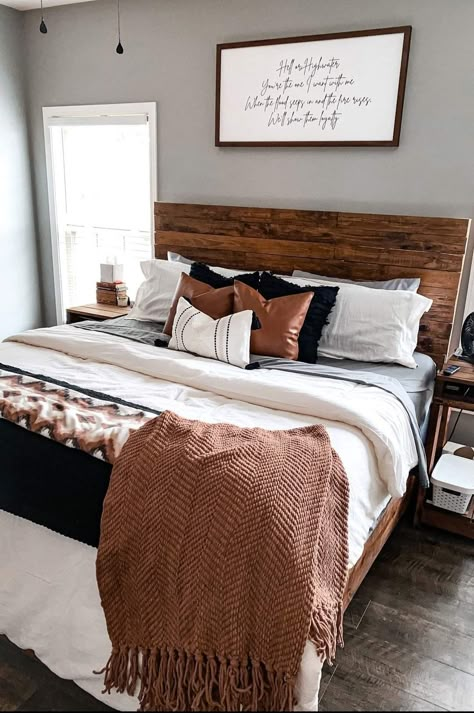 Black White And Brown Western Bedroom, Light Grey Western Bedroom, Boho Couple Bedroom, Boho Chic Bedroom Color Palette, Yellowstone House Decor, Western Bedroom Ideas For Couples, Boho Bedroom With Grey Walls, Black And Rust Bedroom Boho, Highland Cow Room Ideas