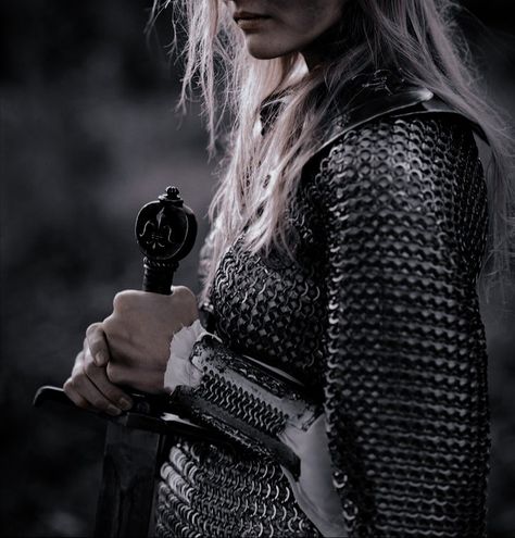 Viking Aesthetic, Aelin Galathynius, Yennefer Of Vengerberg, Throne Of Glass Series, House Targaryen, Fantasy Story, Red Queen, Aesthetic Women, Fantasy Aesthetic