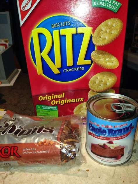 skor bar squares with ritz crackers Skor Bar Squares, Skor Squares, Cookies Recipes Easy, Skor Bars, Christmas Baking Easy, Ritz Cracker Recipes, Recipes Easy Quick, Dessert Squares, Biscuits Graham