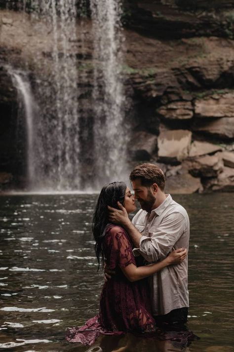 Water Engagement Photos, Waterfall Engagement, Fall Engagement Pictures, Waterfall Photo, Couple Engagement Pictures, Engagement Pictures Poses, Waterfall Adventure, Engagement Photos Fall, Engagement Poses