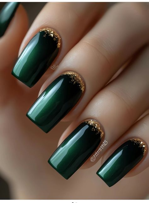 Forest Green Dip Nails, New Year Dip Nail Ideas, Green Gold Nail Designs, Shades Of Green Nails Ideas, Green Nails Gold Foil, Emerald Gold Nails, Hunter Green And Gold Nails, Emerald Green And Gold Nails Design, Green Nails With Gold Flakes