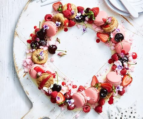 The perfect centrepiece for your dessert table this Christmas - a ring of white chocolate covered in macarons and berries. Mini Meringues, Cherry Cookies, Christmas Ham, Australian Christmas, Eton Mess, Food Gallery, Mud Cake, Summer Christmas, Christmas Lunch